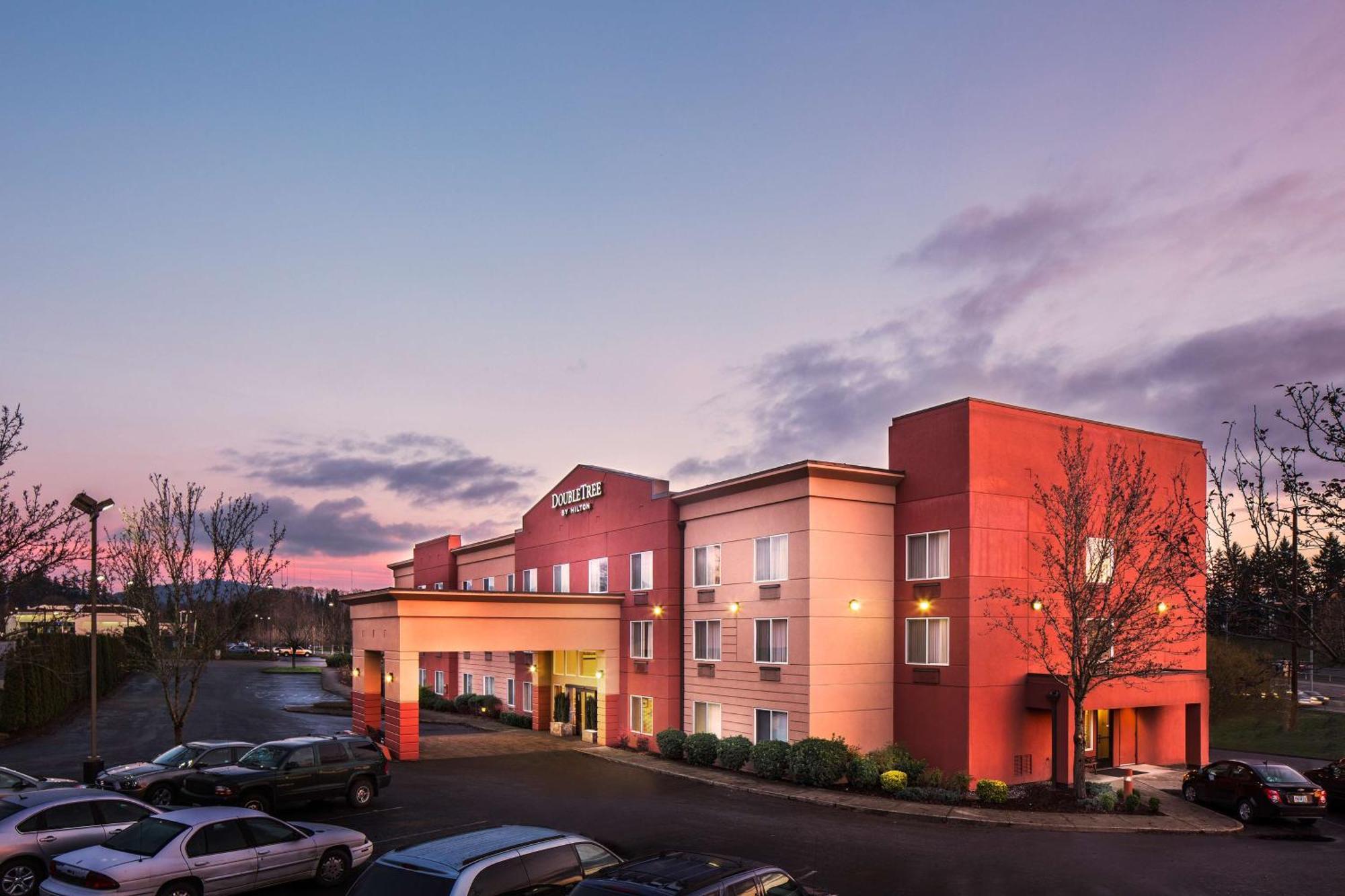 Doubletree By Hilton Portland - Beaverton Hotel Exterior photo